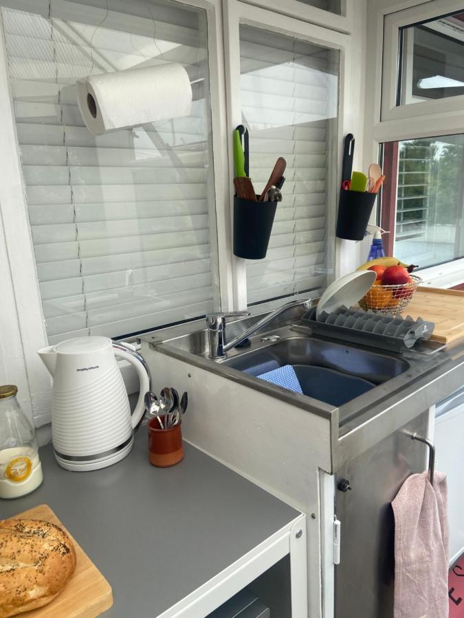 Barrow Harbour Studio Apartment ทราลี ภายนอก รูปภาพ