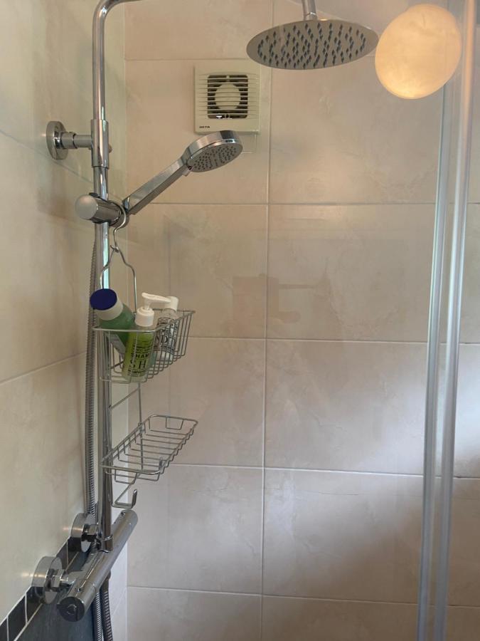 Barrow Harbour Studio Apartment ทราลี ภายนอก รูปภาพ