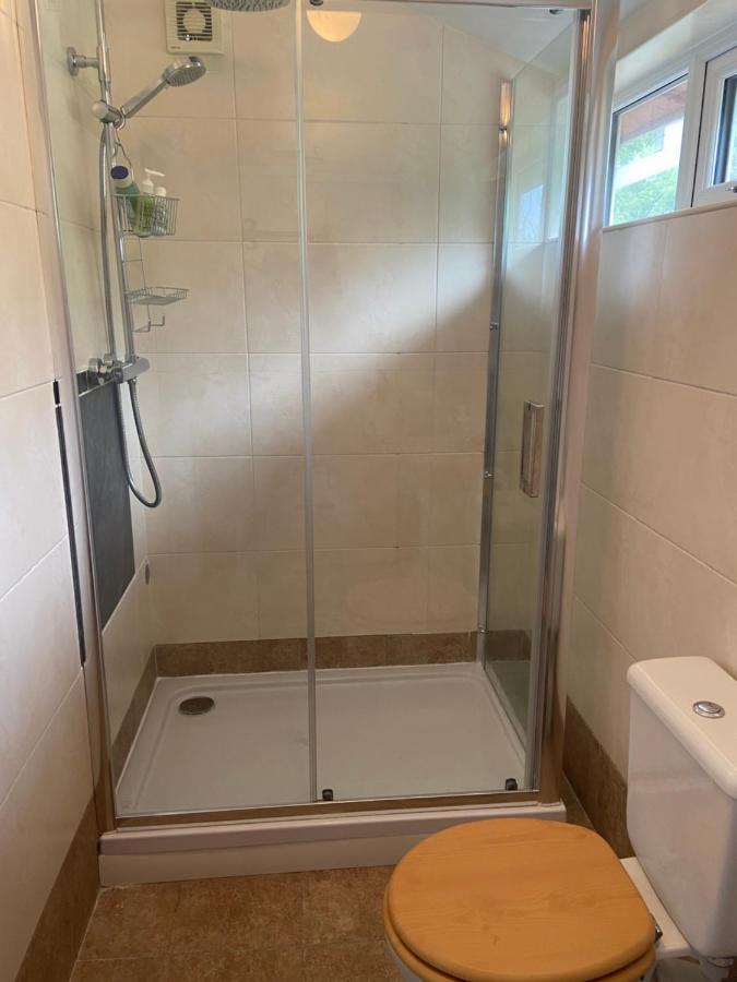 Barrow Harbour Studio Apartment ทราลี ภายนอก รูปภาพ